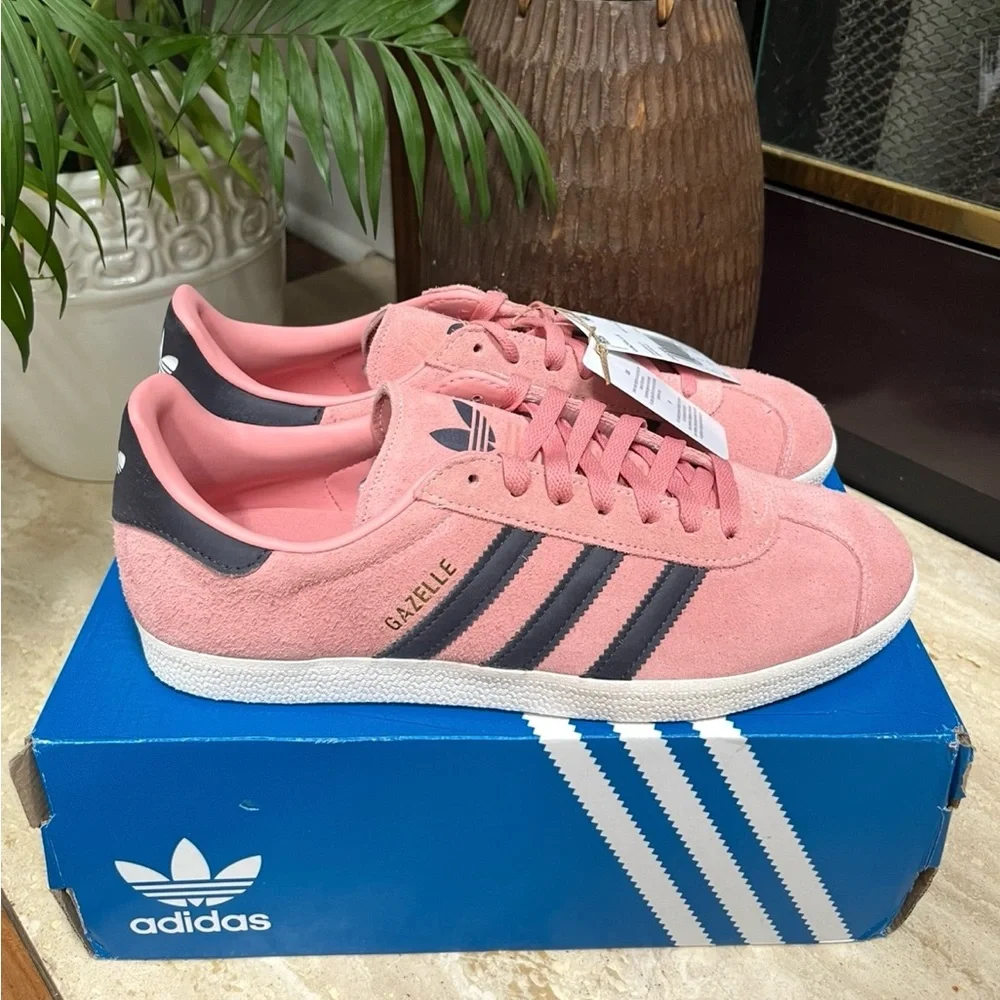 NWT Adidas Men's Gazelle Sneakers - Picture 9 of 16